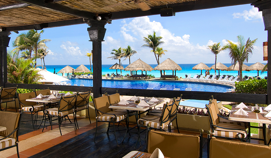 cost of eating out in cancun